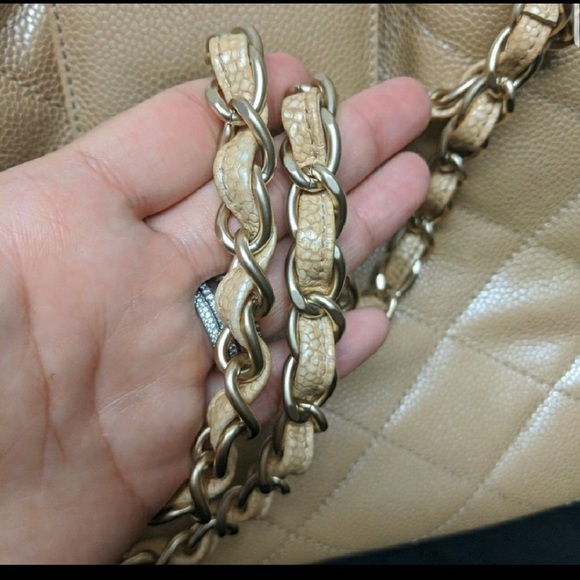 CHANEL Iridescent Pearl Caviar Tote bag - Picture 12 of 14